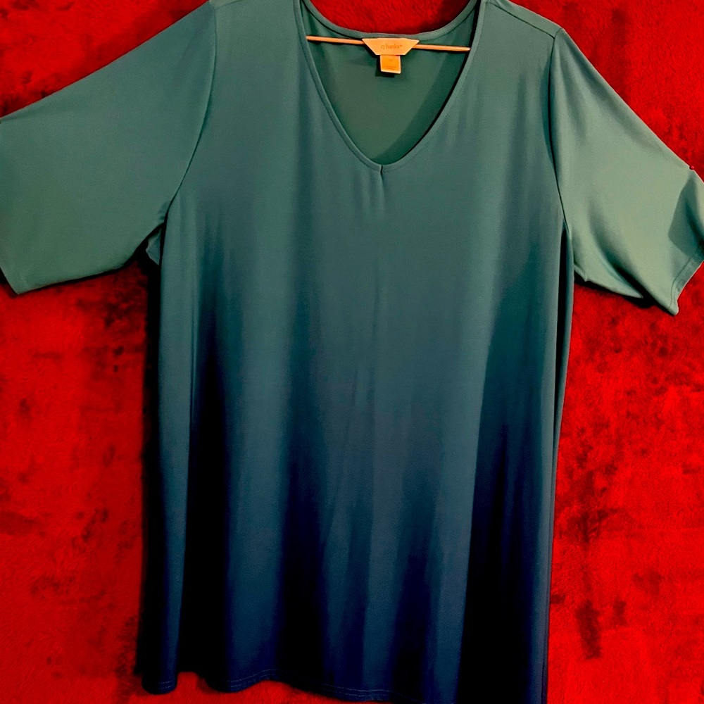 CJ Banks polyester top. Short sleeve.